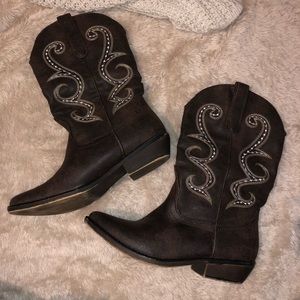 Brown | Cowgirl Boots 👢